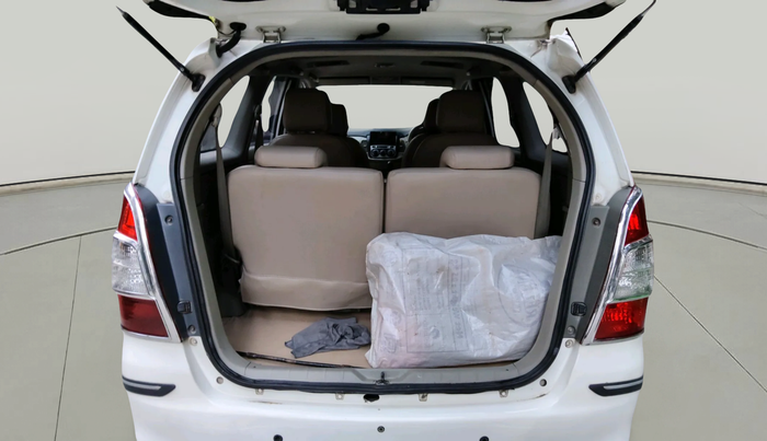 2013 Toyota Innova 2.5 G 7 STR, Diesel, Manual, 2,11,144 km, exterior