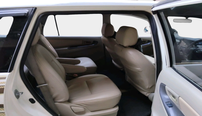 2013 Toyota Innova 2.5 G 7 STR, Diesel, Manual, 2,11,144 km, interior