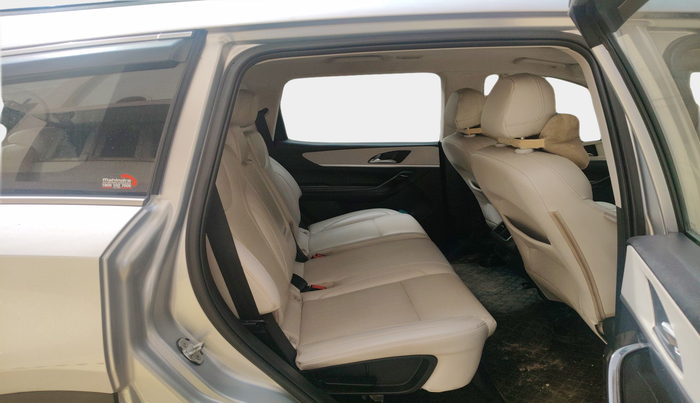 2021 Mahindra XUV700 AX 7 P AT 7 STR, Petrol, Automatic, 1,42,605 km, interior