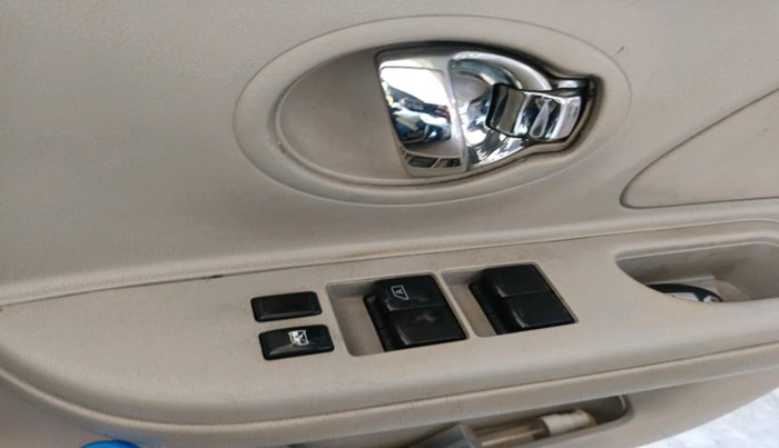 2012 Renault Pulse RXZ DIESEL, Diesel, Manual, 1,04,574 km, interior