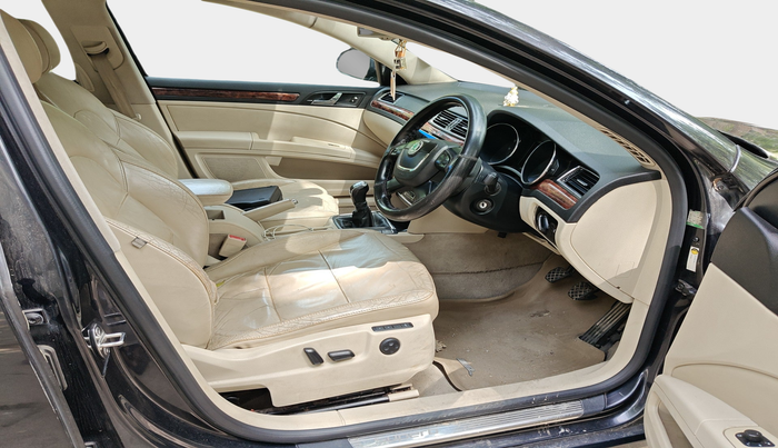 2011 Skoda Superb ELEGANCE 1.8 TSI MT, Petrol, Manual, 1,00,822 km, interior