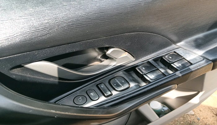 2016 Mahindra XUV500 W6, Diesel, Manual, 96,444 km, interior