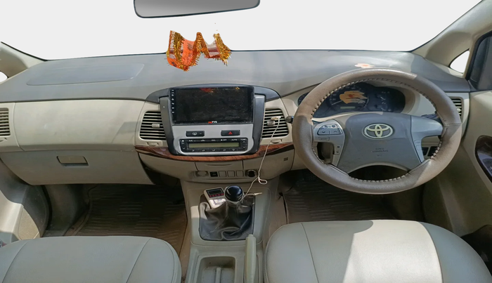 2013 Toyota Innova 2.5 VX 8 STR, Diesel, Manual, 1,84,472 km, interior