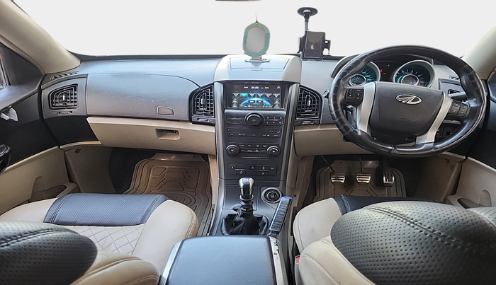 2015 Mahindra XUV500 W10, Diesel, Manual, 1,40,543 km, interior