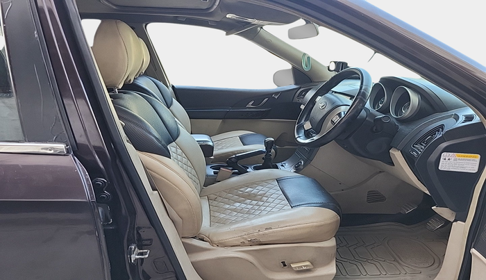 2015 Mahindra XUV500 W10, Diesel, Manual, 1,40,543 km, interior