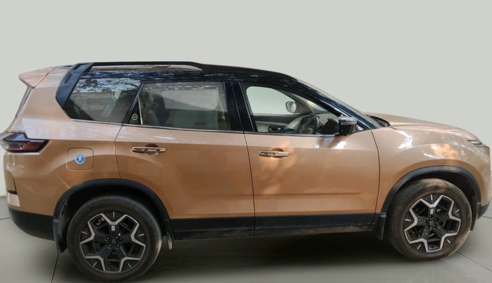 2024 Tata Safari ACCOMPLISHED PLUS 6 STR DUAL TONE AT, Diesel, Automatic, 39,869 km, exterior