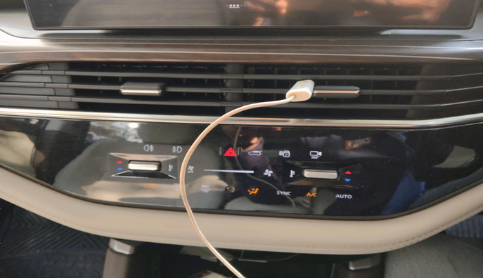 2024 Tata Safari ACCOMPLISHED PLUS 6 STR DUAL TONE AT, Diesel, Automatic, 39,869 km, interior