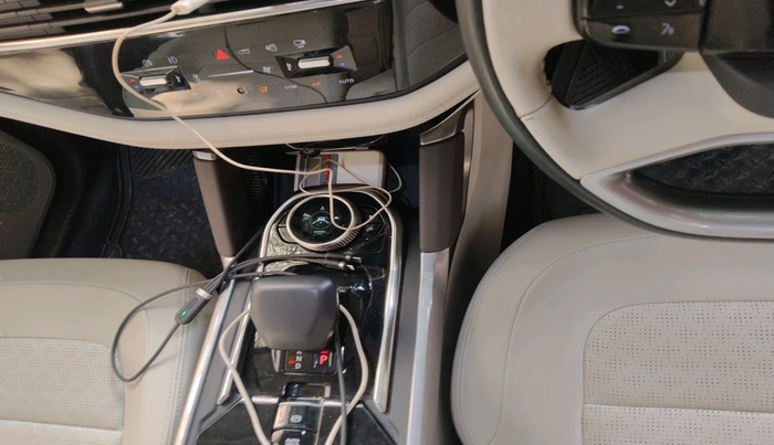 2024 Tata Safari ACCOMPLISHED PLUS 6 STR DUAL TONE AT, Diesel, Automatic, 39,869 km, interior