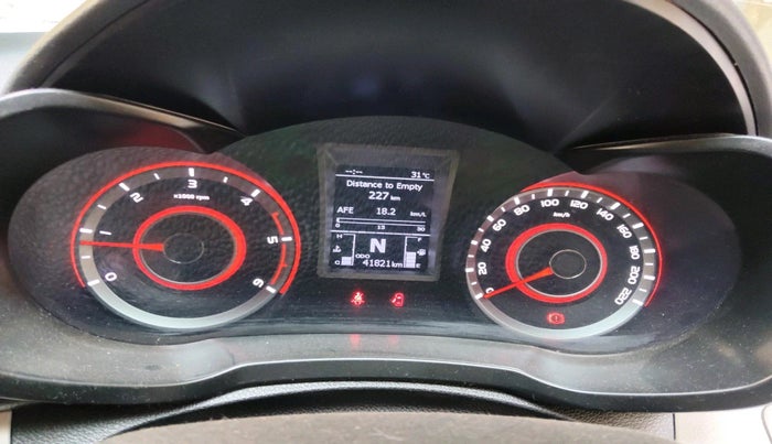 2022 Mahindra XUV300 W6 1.5 DIESEL AMT, Diesel, Automatic, 41,821 km, interior