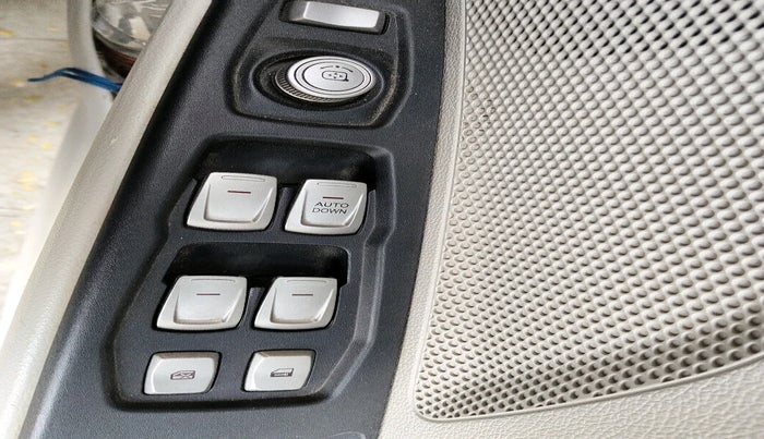 2022 Mahindra XUV300 W6 1.5 DIESEL AMT, Diesel, Automatic, 41,821 km, interior