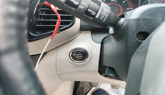 2020 Mahindra XUV300 W8 (O) 1.5 DIESEL, Diesel, Manual, 1,14,836 km, interior