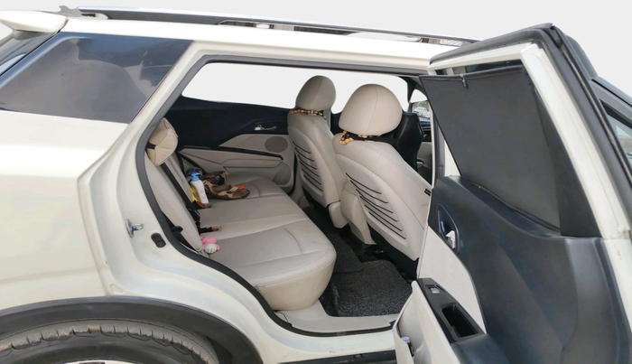 2020 Mahindra XUV300 W8 (O) 1.5 DIESEL, Diesel, Manual, 1,14,836 km, interior