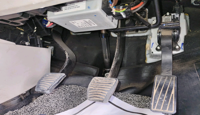 2020 Mahindra XUV300 W8 (O) 1.5 DIESEL, Diesel, Manual, 1,14,836 km, interior