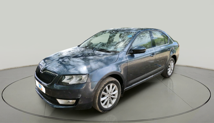 2014 Skoda Octavia AMBITION 2.0 TDI AT, Diesel, Automatic, 2,13,296 km, exterior