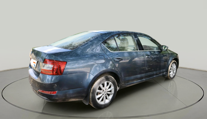 2014 Skoda Octavia AMBITION 2.0 TDI AT, Diesel, Automatic, 2,13,296 km, exterior