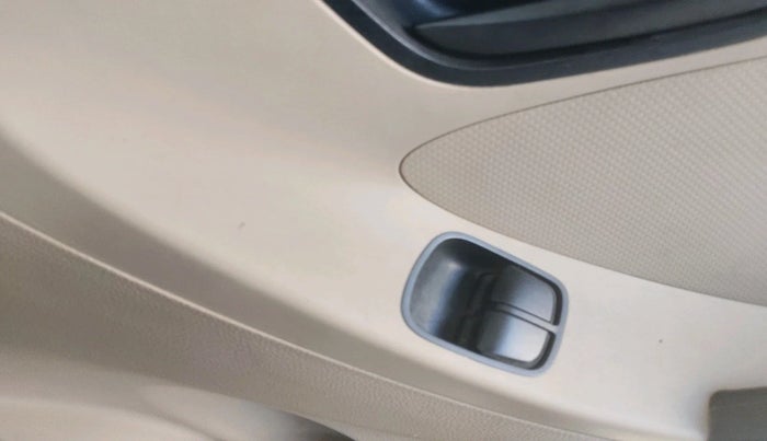 2015 Hyundai Eon 1.0 MAGNA +, Petrol, Manual, 61,955 km, interior