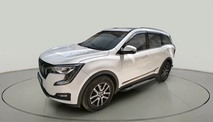 2022 Mahindra XUV700 AX 7 LUXURY P AT 7 STR, Petrol, Automatic, 1,05,874 km, exterior