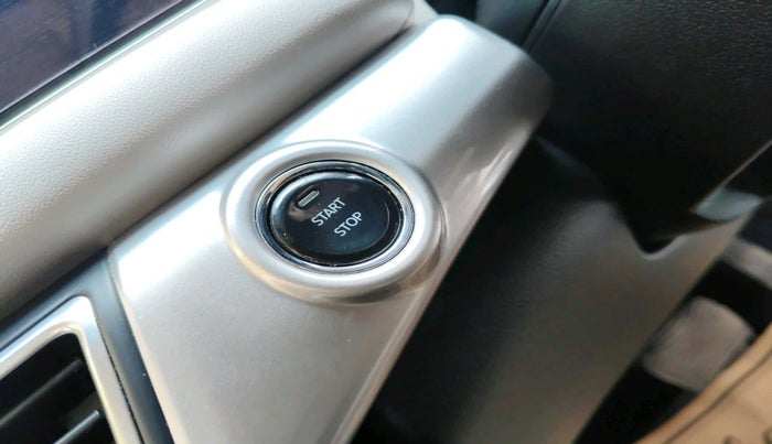 2022 Mahindra XUV700 AX 7 LUXURY P AT 7 STR, Petrol, Automatic, 1,05,874 km, interior