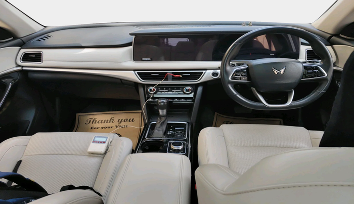 2022 Mahindra XUV700 AX 7 LUXURY P AT 7 STR, Petrol, Automatic, 1,05,874 km, interior