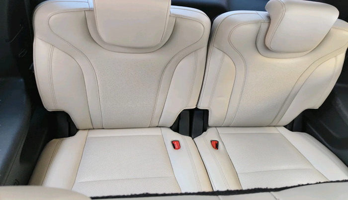 2022 Mahindra XUV700 AX 7 LUXURY P AT 7 STR, Petrol, Automatic, 1,05,874 km, interior