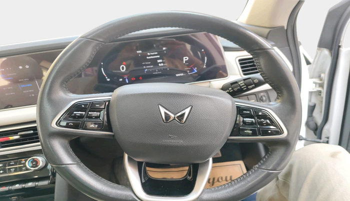 2022 Mahindra XUV700 AX 7 LUXURY P AT 7 STR, Petrol, Automatic, 1,05,874 km, interior