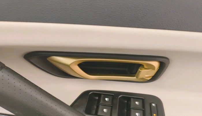 2022 Tata Safari XZ PLUS GOLD, Diesel, Manual, 32,023 km, interior