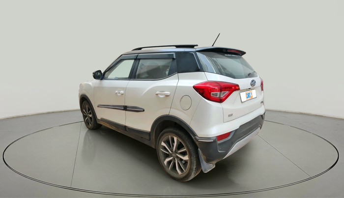 2020 Mahindra XUV300 W8(O) 1.2 PETROL DUAL TONE, Petrol, Manual, 82,903 km, exterior