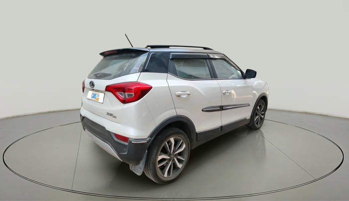 2020 Mahindra XUV300 W8(O) 1.2 PETROL DUAL TONE, Petrol, Manual, 82,903 km, exterior