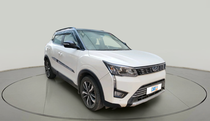 2020 Mahindra XUV300 W8(O) 1.2 PETROL DUAL TONE, Petrol, Manual, 82,903 km, exterior