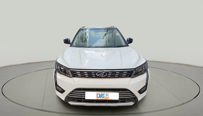 2020 Mahindra XUV300 W8(O) 1.2 PETROL DUAL TONE, Petrol, Manual, 82,903 km, exterior