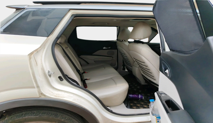 2020 Mahindra XUV300 W8(O) 1.2 PETROL DUAL TONE, Petrol, Manual, 82,903 km, interior