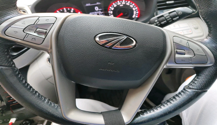 2020 Mahindra XUV300 W8(O) 1.2 PETROL DUAL TONE, Petrol, Manual, 82,903 km, interior