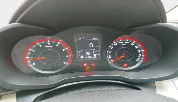 2020 Mahindra XUV300 W8(O) 1.2 PETROL DUAL TONE, Petrol, Manual, 82,903 km, interior