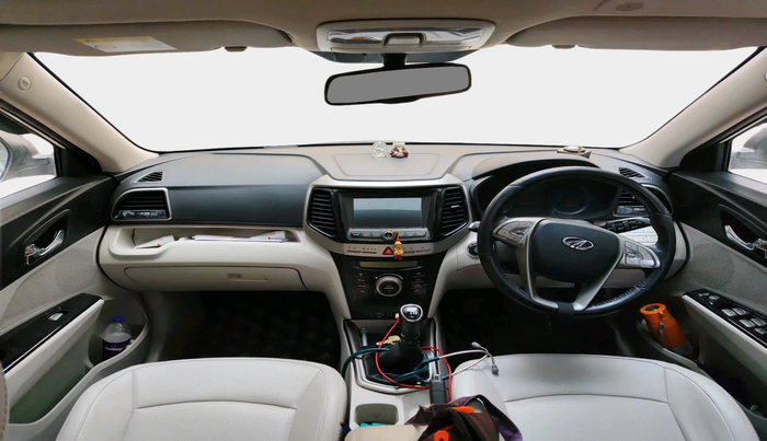 2020 Mahindra XUV300 W8(O) 1.2 PETROL DUAL TONE, Petrol, Manual, 82,903 km, interior