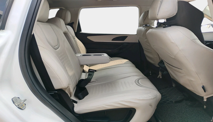 2022 Mahindra XUV700 AX 5 D MT 7 STR, Diesel, Manual, 42,620 km, interior