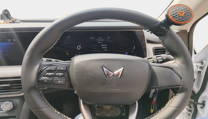 2022 Mahindra XUV700 AX 5 D MT 7 STR, Diesel, Manual, 42,620 km, interior