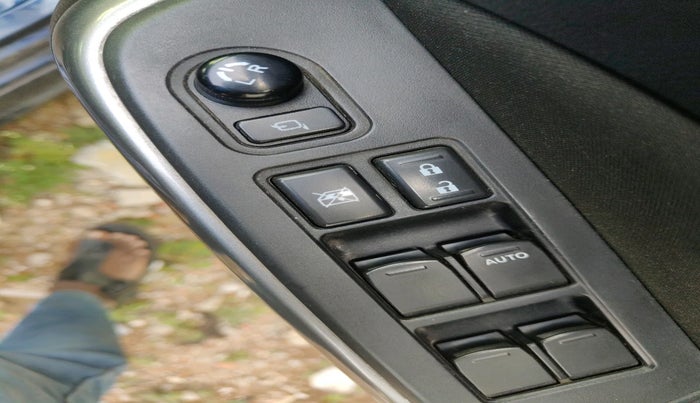 2020 Maruti Swift ZXI, Petrol, Manual, 57,772 km, interior