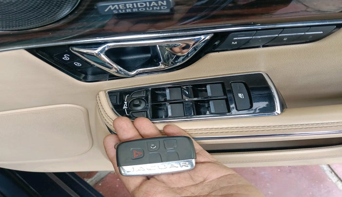 2014 Jaguar XJ L 3.0 V 6 Portfolio, Diesel, Automatic, 70,670 km, interior