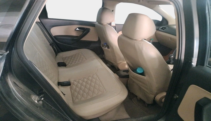 2015 Volkswagen Polo HIGHLINE1.5L, Diesel, Manual, 1,51,336 km, interior