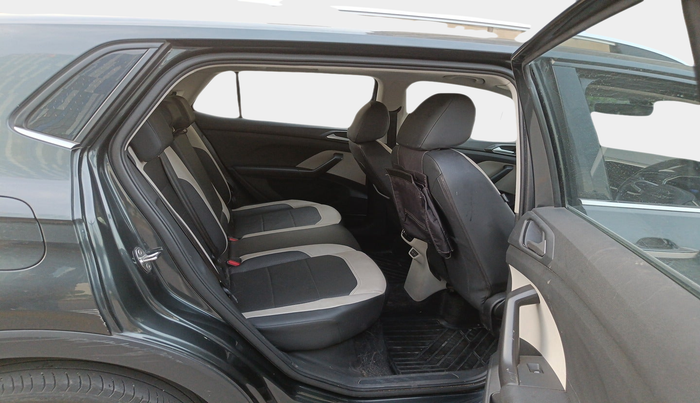 2023 Volkswagen TAIGUN TOPLINE 1.0 TSI AT, Petrol, Automatic, 33,134 km, interior