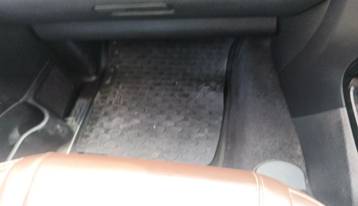 2018 Tata Hexa XM 4X2 7 STR, Diesel, Manual, 88,323 km, interior