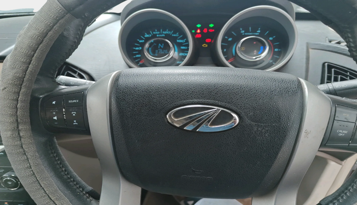 2015 Mahindra XUV500 W10 AWD, Diesel, Manual, 91,526 km, interior