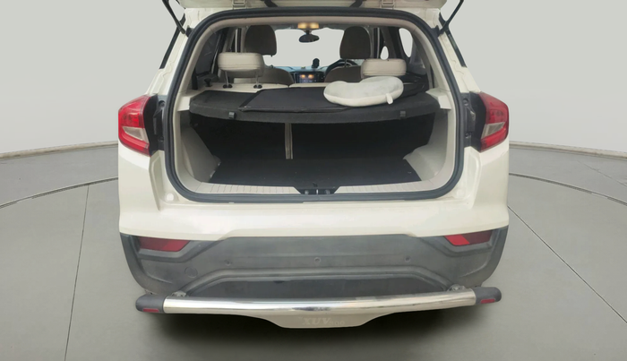 2023 Mahindra XUV300 W6 1.2 PETROL, Petrol, Manual, 22,675 km, exterior