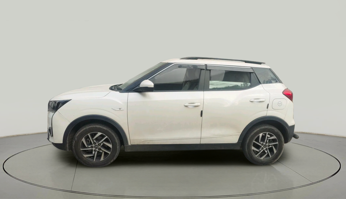 2023 Mahindra XUV300 W6 1.2 PETROL, Petrol, Manual, 22,675 km, exterior
