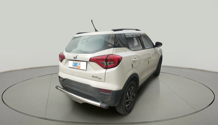 2023 Mahindra XUV300 W6 1.2 PETROL, Petrol, Manual, 22,675 km, exterior