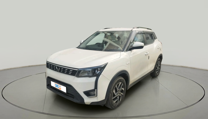 2023 Mahindra XUV300 W6 1.2 PETROL, Petrol, Manual, 22,675 km, exterior