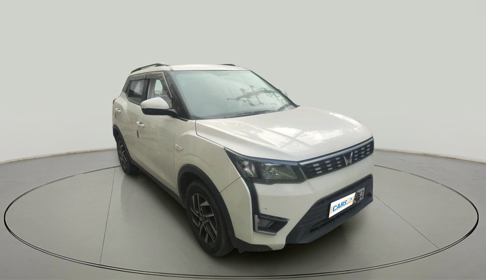 2023 Mahindra XUV300 W6 1.2 PETROL, Petrol, Manual, 22,675 km, exterior