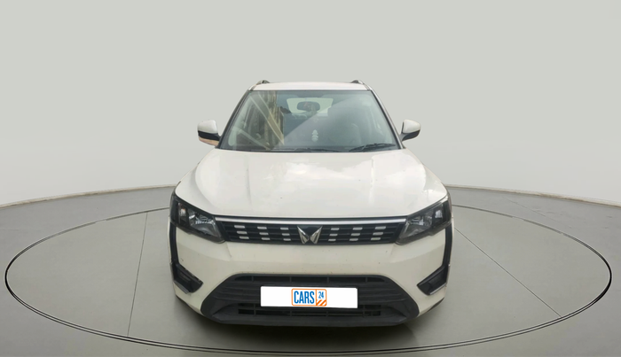 2023 Mahindra XUV300 W6 1.2 PETROL, Petrol, Manual, 22,675 km, exterior