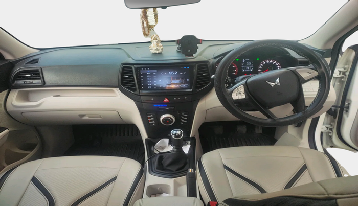 2023 Mahindra XUV300 W6 1.2 PETROL, Petrol, Manual, 22,675 km, interior