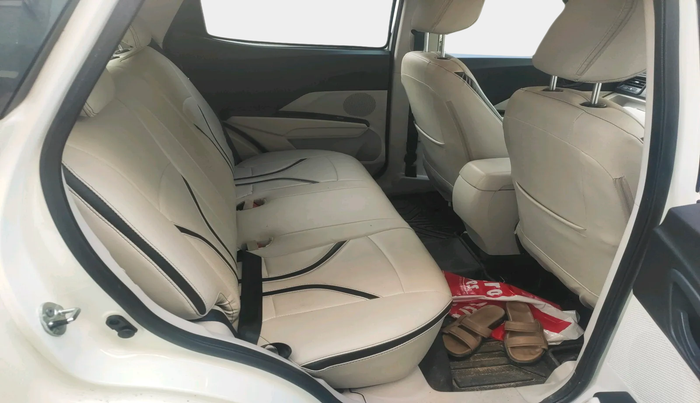 2023 Mahindra XUV300 W6 1.2 PETROL, Petrol, Manual, 22,675 km, interior